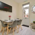 Monks Villa Fully Furnished Home Coventry
