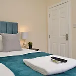 Monks Villa Fully Furnished Home Coventry