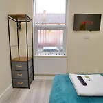Monks Villa Fully Furnished Home Coventry