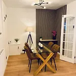 Spacious, Contemporary 2-Bed House - Hosted By Hutch Lifestyle