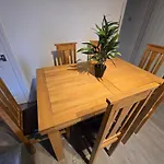Contractors, City Centre, 4 Double Rooms, 3 Showers-Toilets, Sleeps 10, 4 Tvs