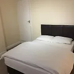 Cozy Room In Coventry