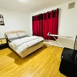 3 Bed Room Home Comfortable Stay In Coventry City, Free Parking , Wifi, Kitchen,Livingroom