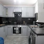Central City Home-3 Bed Rooms- Parking-Netflix