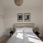 Urban Oasis Serviced Suite - Families, Remote Work, Corporate, Contractors