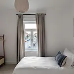 Urban Oasis Serviced Suite - Families, Remote Work, Corporate, Contractors