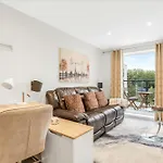 Sunny Private Room In Coventry