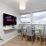 Cosy 2 Bed Apartment Free Parking