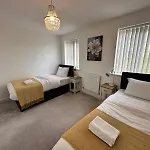 Spacious Luxurious Serviced Accommodation 8