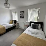 Spacious Luxurious Serviced Accommodation 8