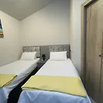 Entire Cottage Close To Coventry City Centre With 4 En Suite Bedrooms And Gated Parking