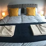 Wyken House - 3 Bedroom House Coventry - Sleeps 5
