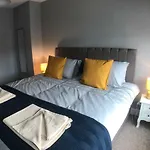 Wyken House - 3 Bedroom House Coventry - Sleeps 5