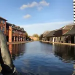 Ecohome On The Canal In A Historic Site Near City