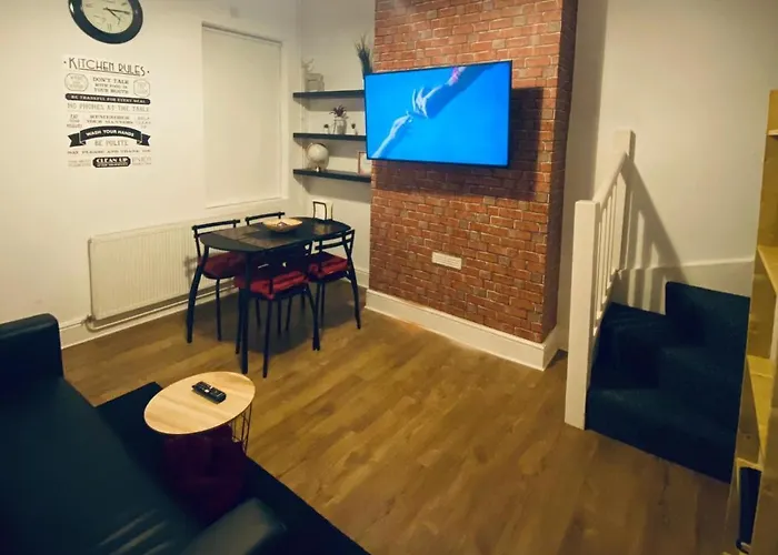 Large 4 Bedroom Home - Coventry City Centre