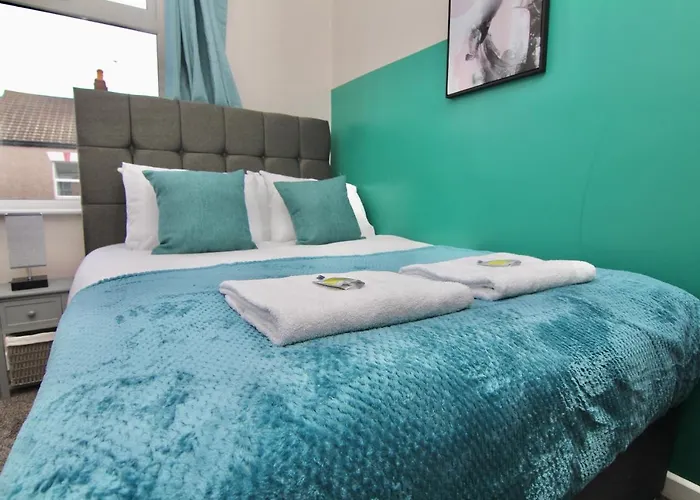 Mount House - Tranquil 4-Bed Gem, 10 Min Walk To Coventry Centre