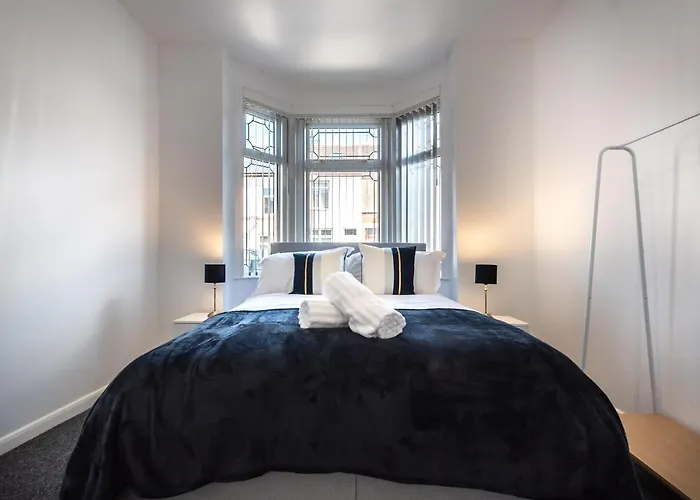 Tanzanite - 5 Bedroom House / Sleeps 10