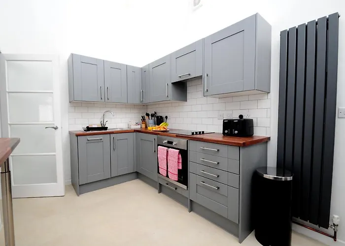 Newly Refurbished Next To University Hospital Coventry