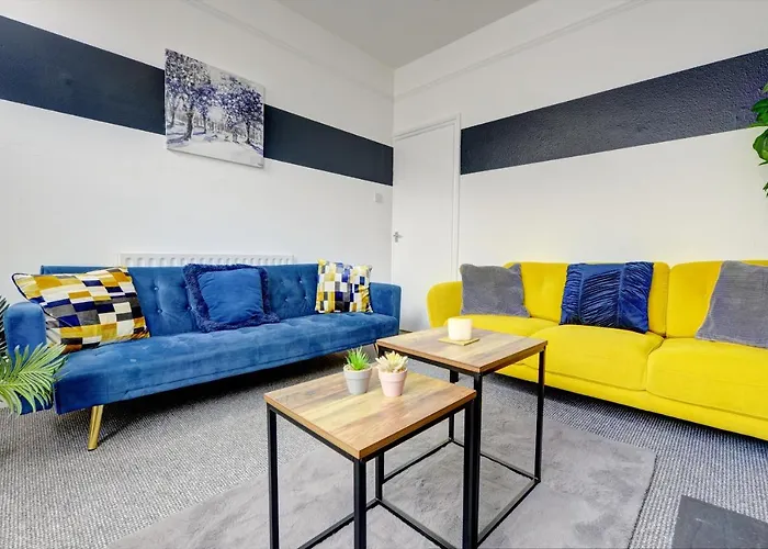 Cheerful 2 Bedroom Home, Sleeps 5 Guest Comfy, 1X Double Bed, 3X Single Beds, Free Parking, Free Wifi, Suitable For Business, Leisure Guest,Coventry, Midlands