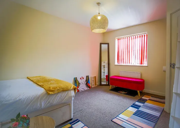 Chattel Coventry - Massive Homely Space With Garden, Dedicated Office Space & Free Parking