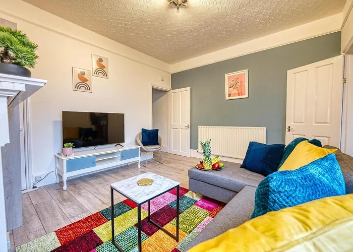 Stylish & Cosy In Coventry Garden Parking