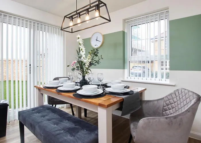 Superb 3Br House In Coventry Sleeps 9 W/Parking