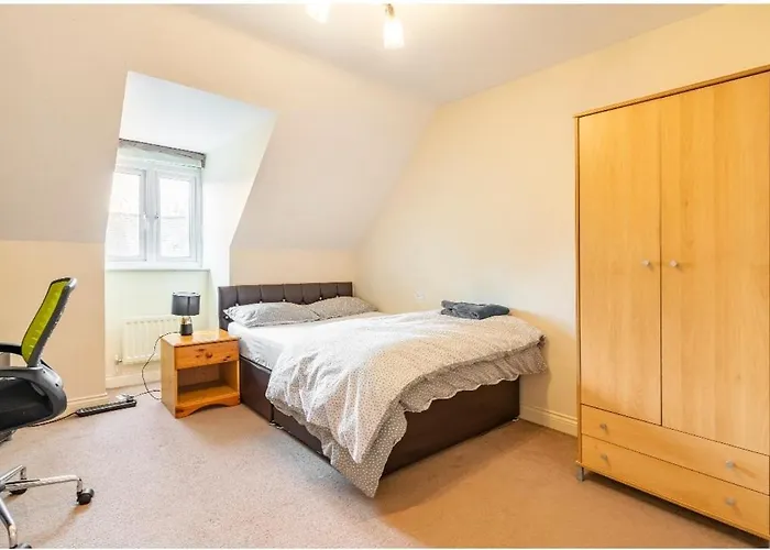 Cosy And Spacious Double Bedrooms Close To Coventry University