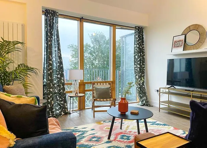 Coventry Large 4-Bed Townhouse By Empower Homes