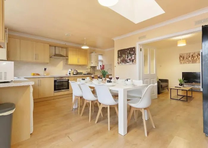 Large 4 Bed Coventry House Contractors Professionals Private Parking Close To Nec