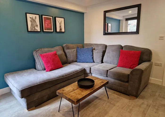 Stylish 5-Bed Home, Each With En-Suite And Own Tv