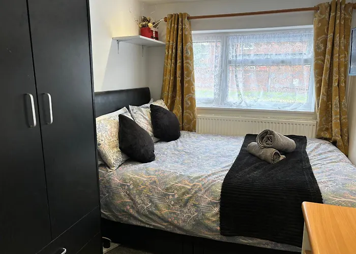 Practical Onsite Cosy Studio With Shared Entrance