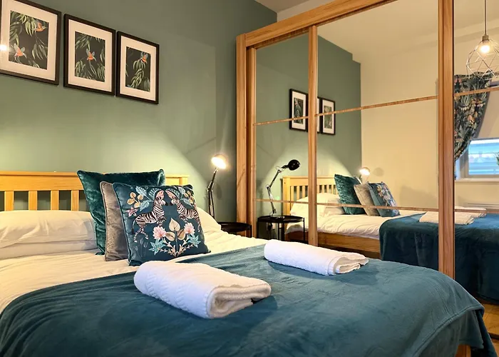 Vibrant Cosy 2 Bedroom Apartment