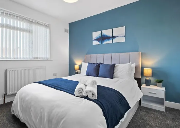 Perfect For Contractors, Driveway With Free Parking, Close To City Centre