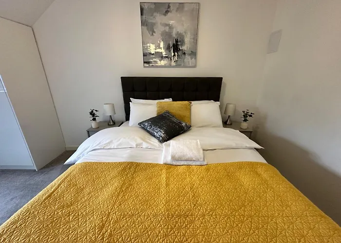 Spacious Luxurious Serviced Accommodation 8