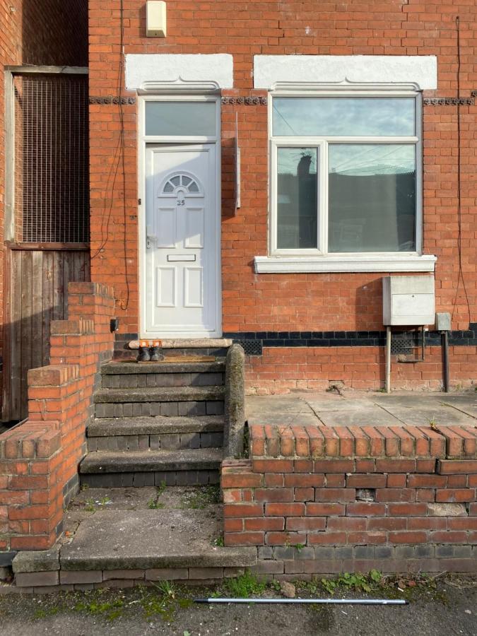 Stayzo House Accommodation- Free Parking * Coventry