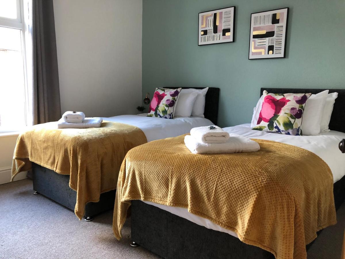 Cosy House, City Centre, Free Parking, Sleeps 5, By Empower Homes Coventry