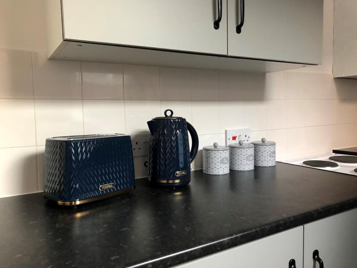 Cosy House, City Centre, Free Parking, Sleeps 5, By Empower Homes *