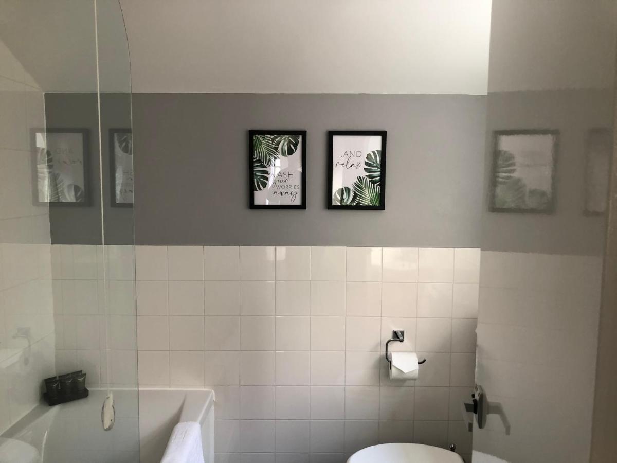 Cosy House, City Centre, Free Parking, Sleeps 5, By Empower Homes