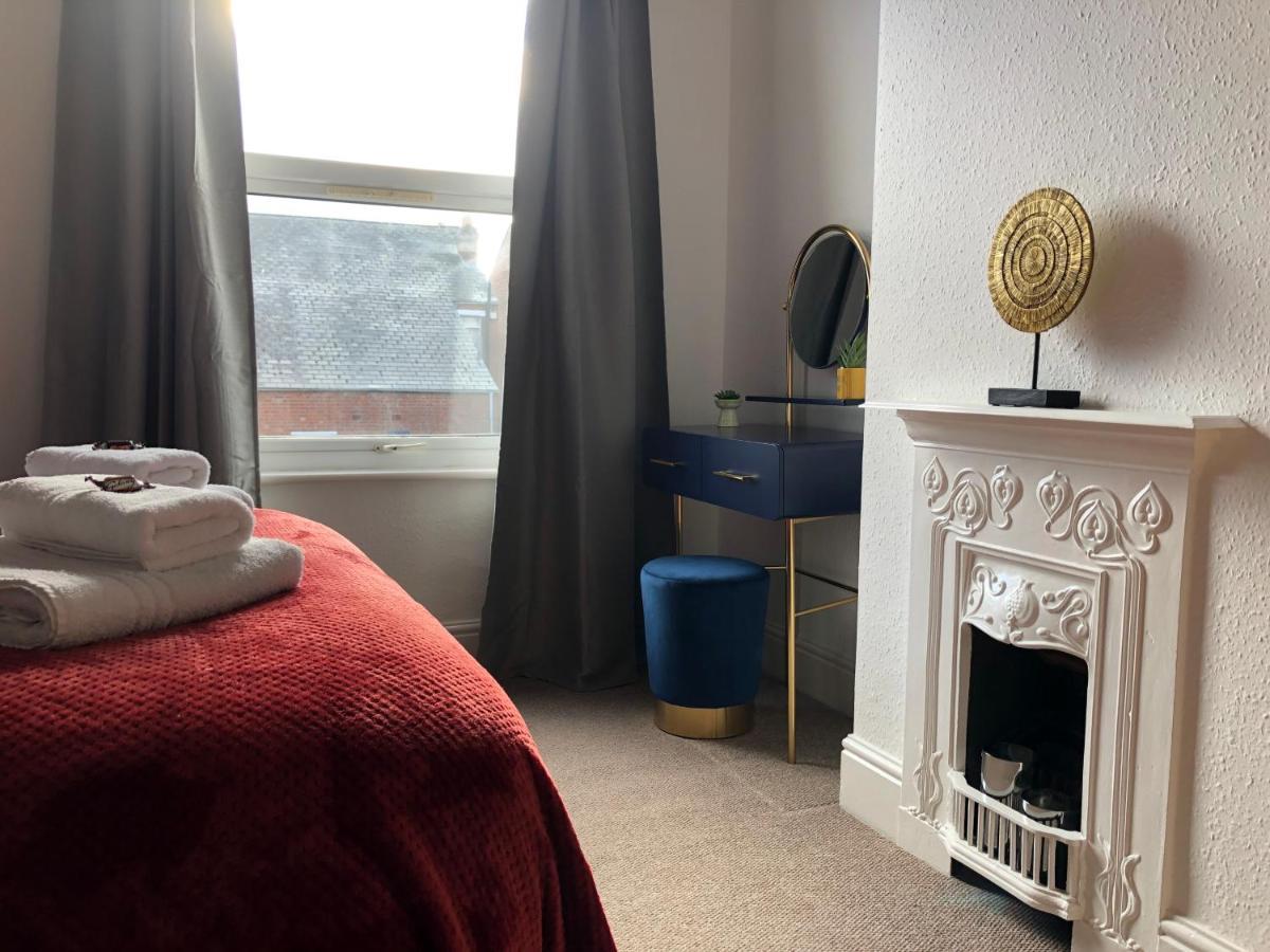 Cosy House, City Centre, Free Parking, Sleeps 5, By Empower Homes * Coventry
