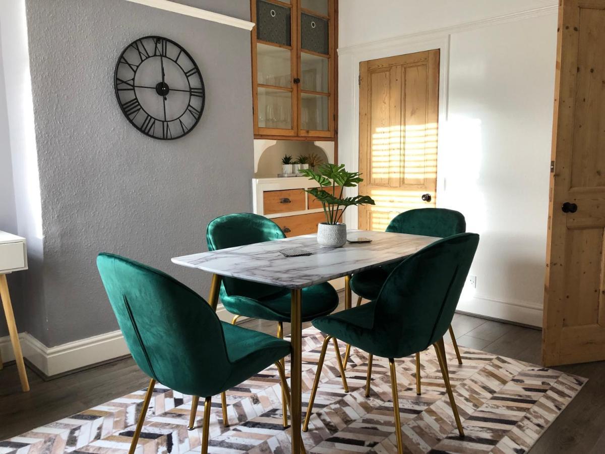Cosy House, City Centre, Free Parking, Sleeps 5, By Empower Homes *