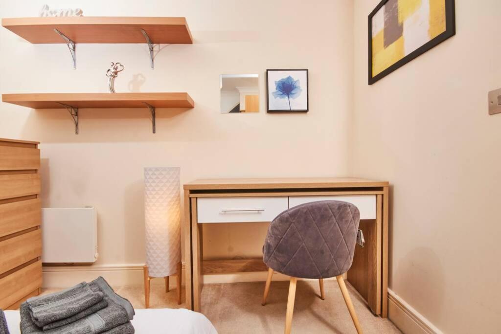 Apartment Luxury 2 Bed Central Location Sleeps 5 *