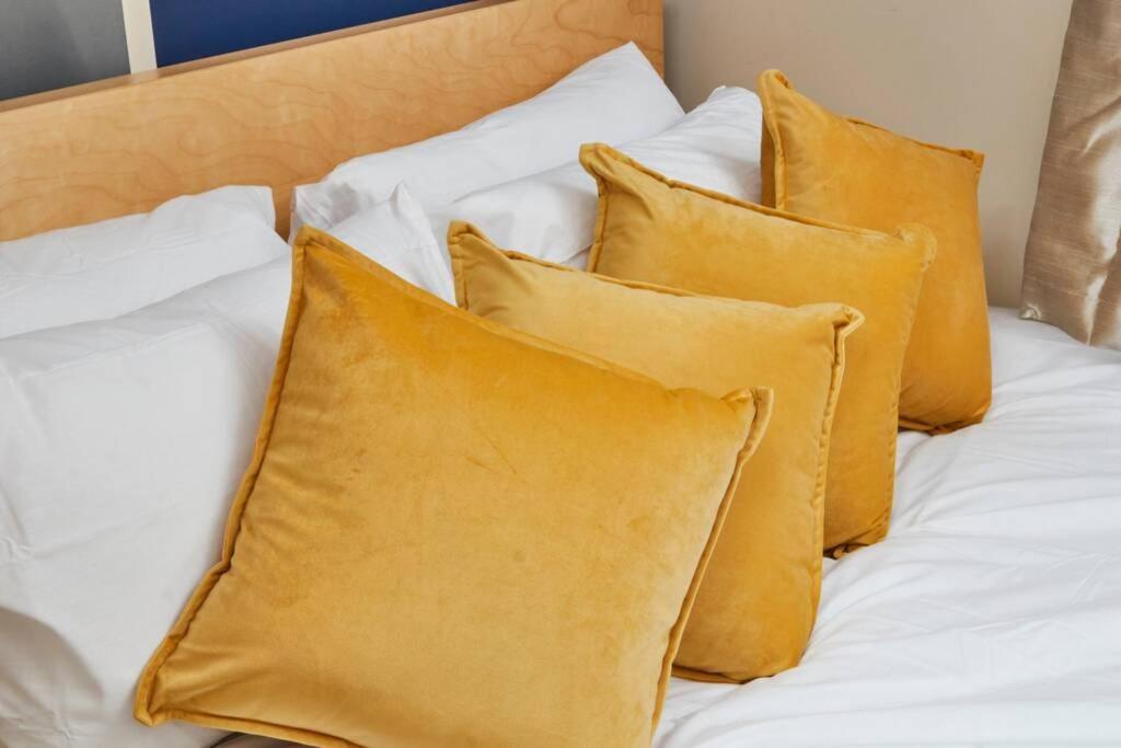 Luxury 2 Bed Central Location Sleeps 5 Apartment Coventry