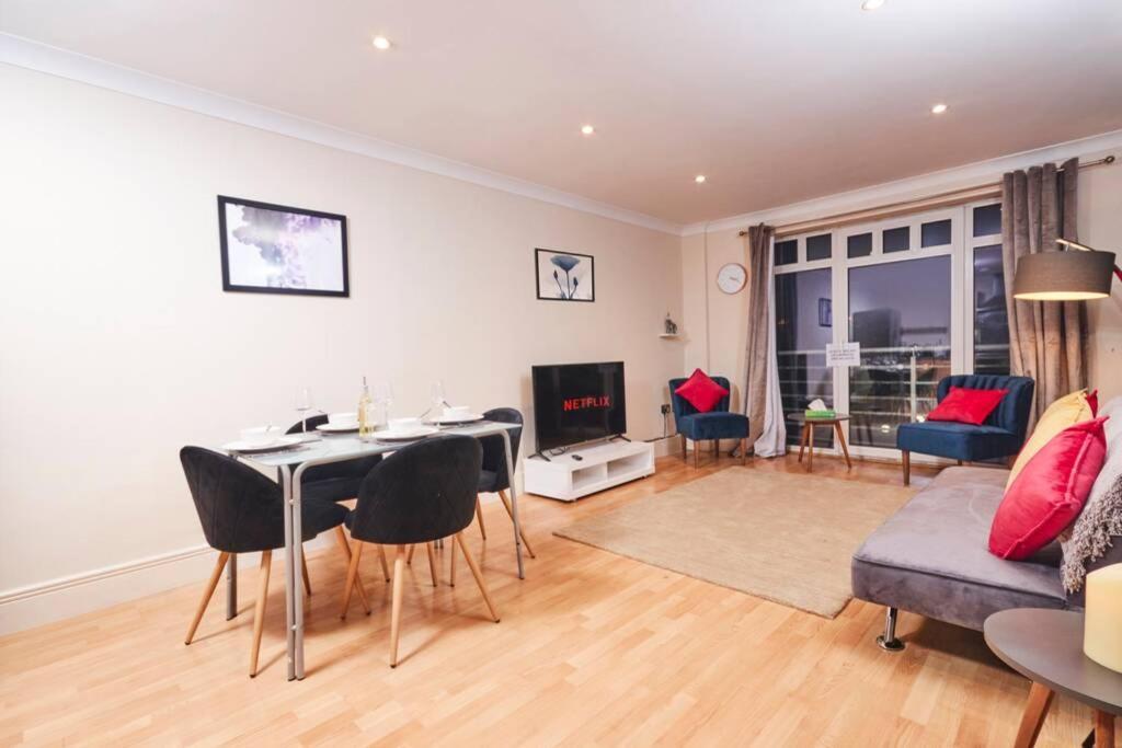 Luxury 2 Bed Central Location Sleeps 5 * Coventry