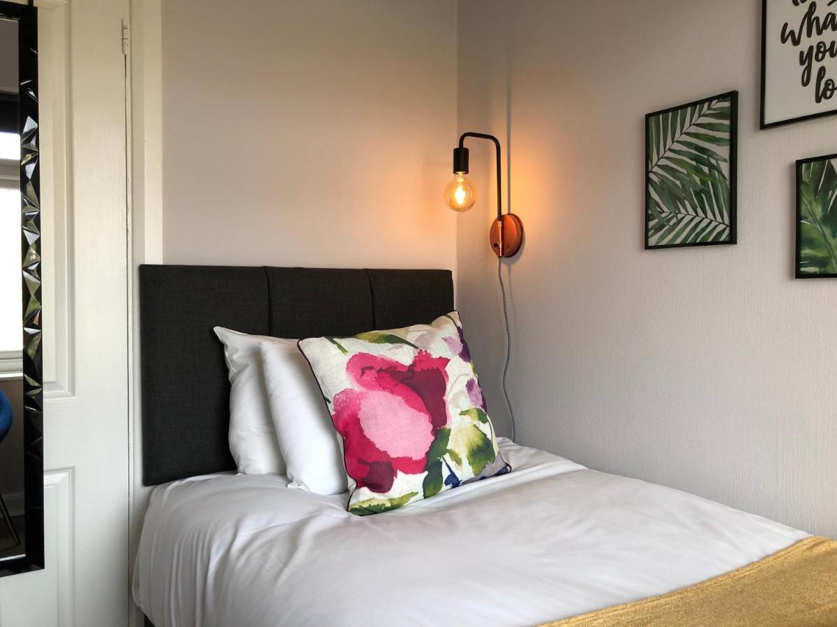 Modern House, Private Parking, A45 A46, Sleeps 6, By Empower Homes * Coventry
