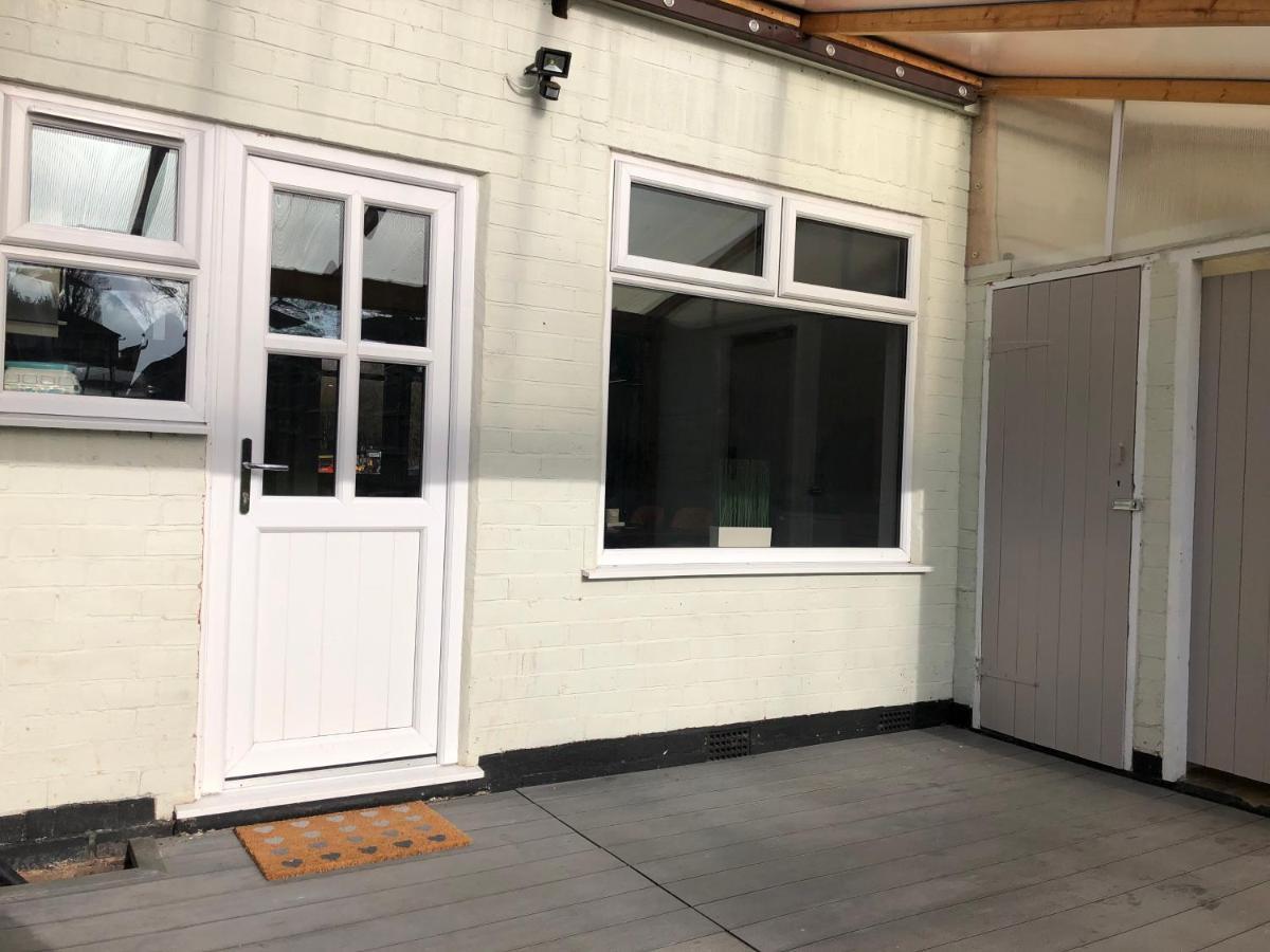 Modern House, Private Parking, A45 A46, Sleeps 6, By Empower Homes Apartment