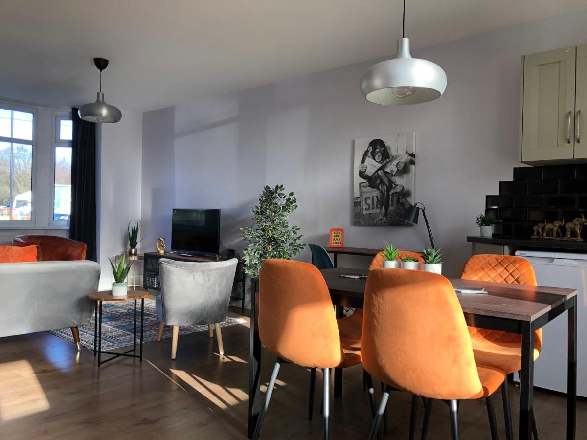 Modern House, Private Parking, A45 A46, Sleeps 6, By Empower Homes