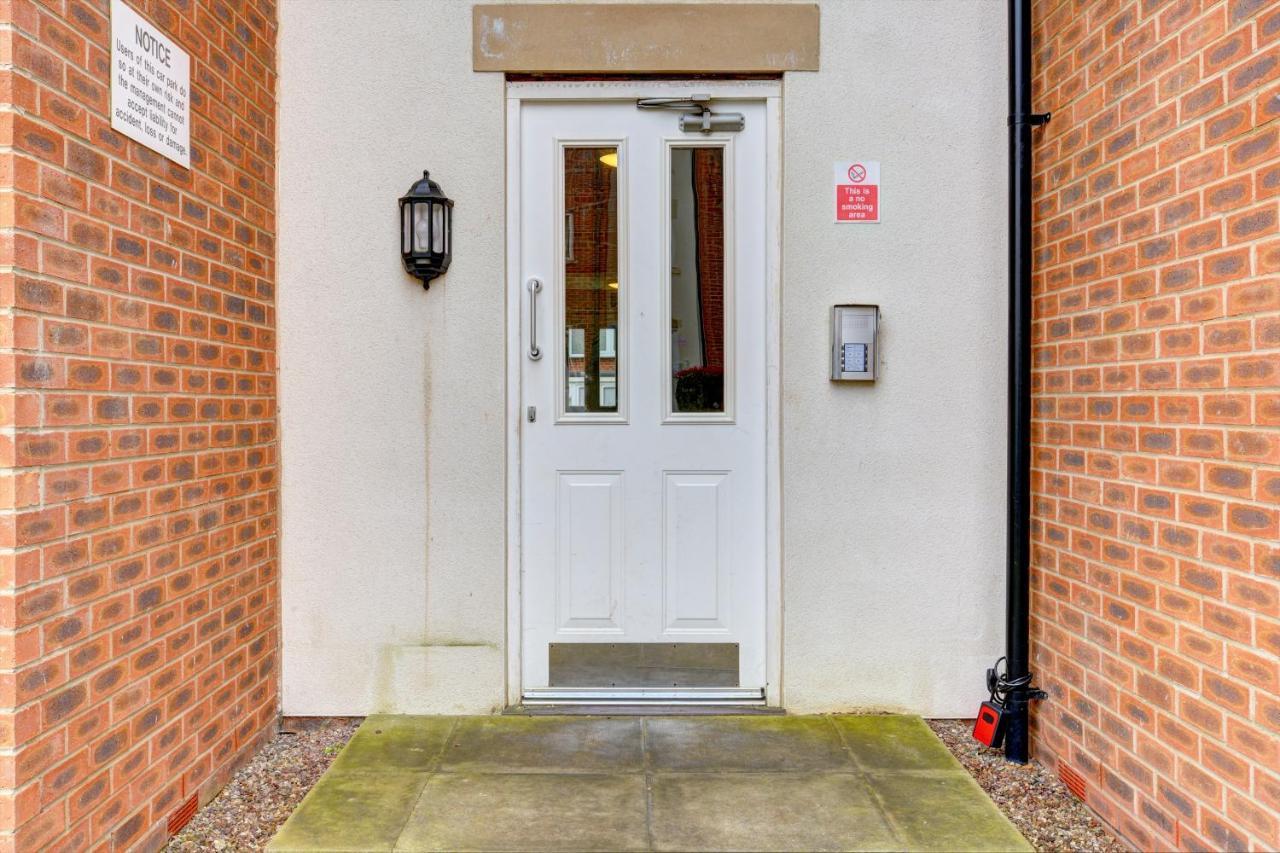 2-br Apartment, En-suite, Allocated Parking, Next To Playground * Coventry