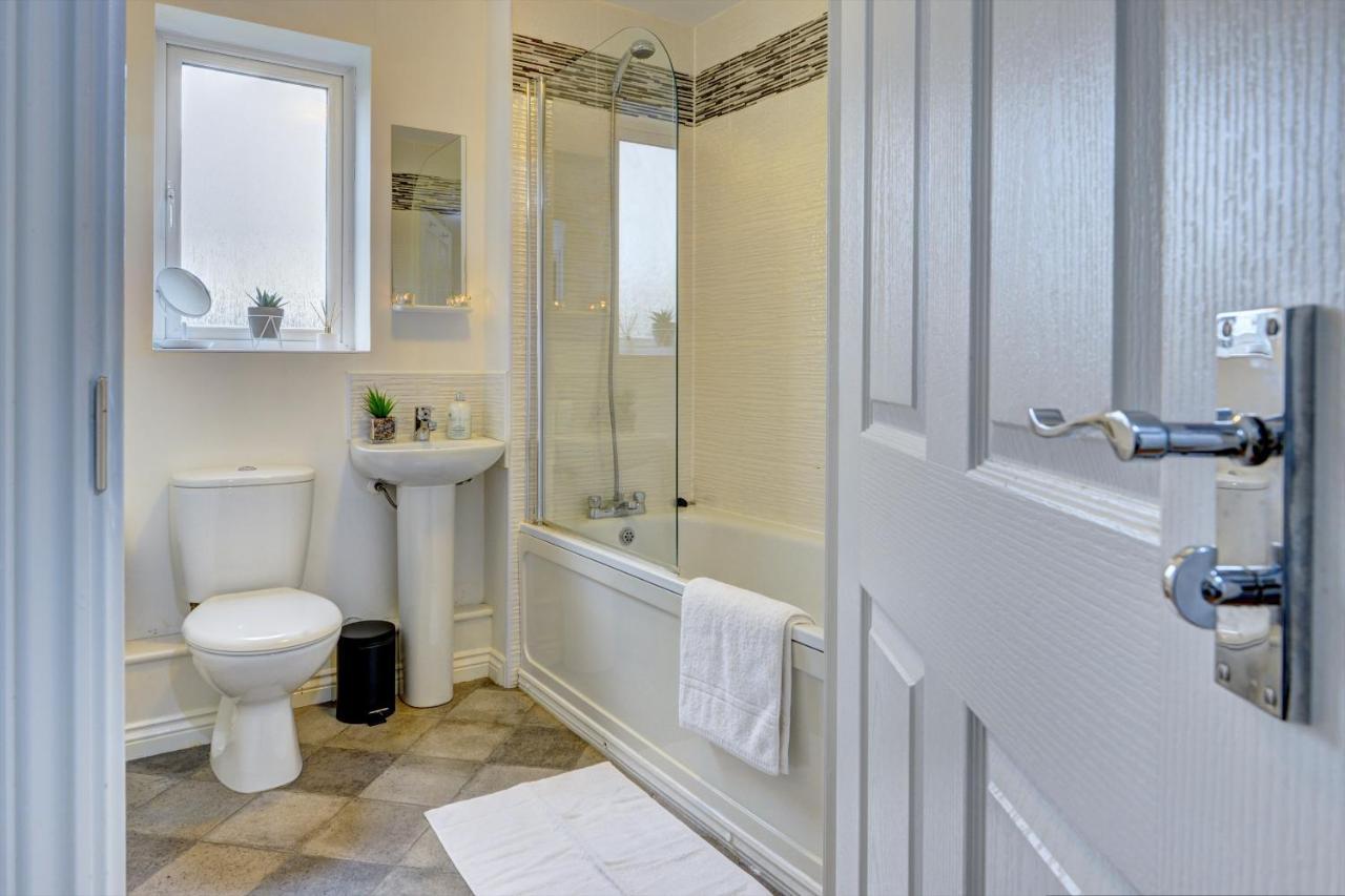 2-br Apartment, En-suite, Allocated Parking, Next To Playground *