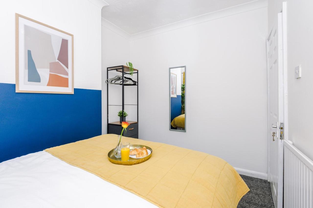 Harley House - Spacious With Free Netflix & Parking By Rocketbnb Holiday home *