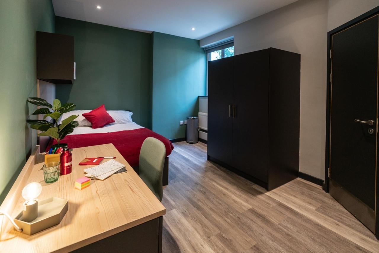 Apartment Modern And Trendy At Sherbourne Village In *